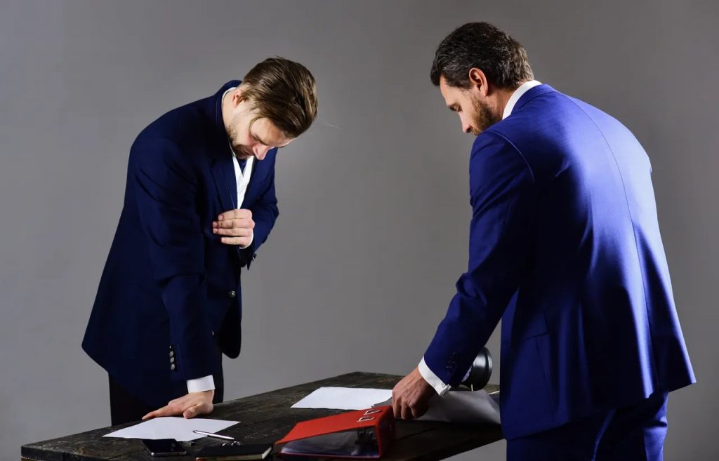 A man vowing his head in front of a legal officer