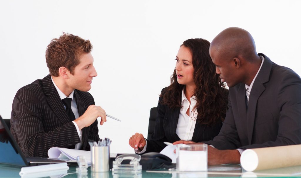 Three lawyer discussing with each other.