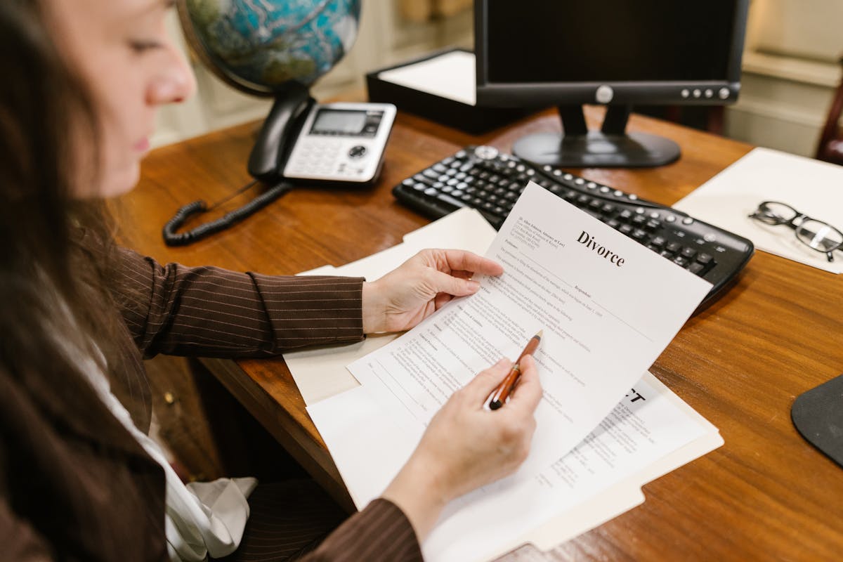 woman signing expedited divorce documents